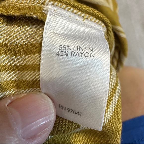 J. Jill gold/cream linen blend shorts, stripe, size Med., NEW, cuffed, airy - Picture 7 of 10